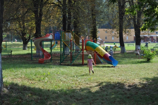 Locuri de joacă amenajate în Parcul Măgura-Târgu-Ocna